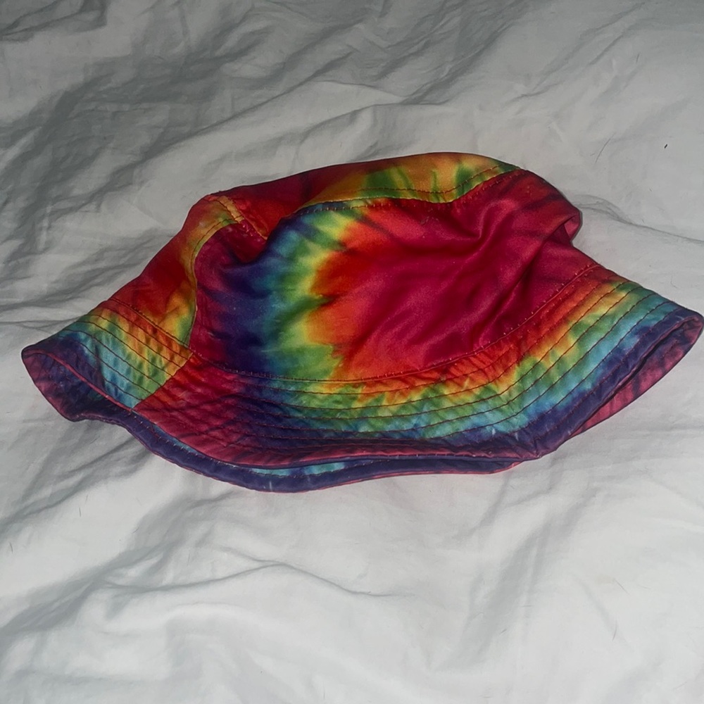 Reversible bucket hat Spencer’s gifts tie dye